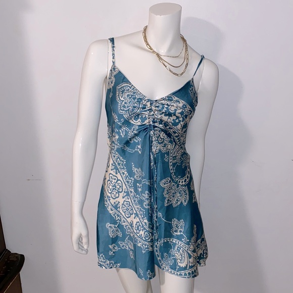 Dresses & Skirts - Beautiful Turquaze paisley flower satin print dress